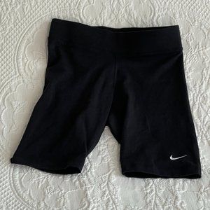 Nike Women's Sportswear Essential Bike Shorts - Size Small